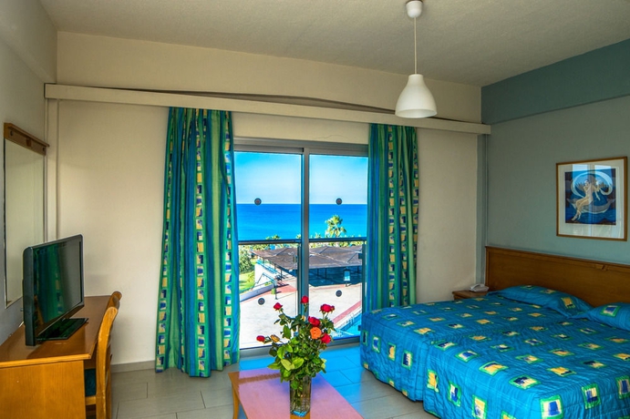 Imagen de la habitación del Hotel Helios Bay Apartments. Foto 7