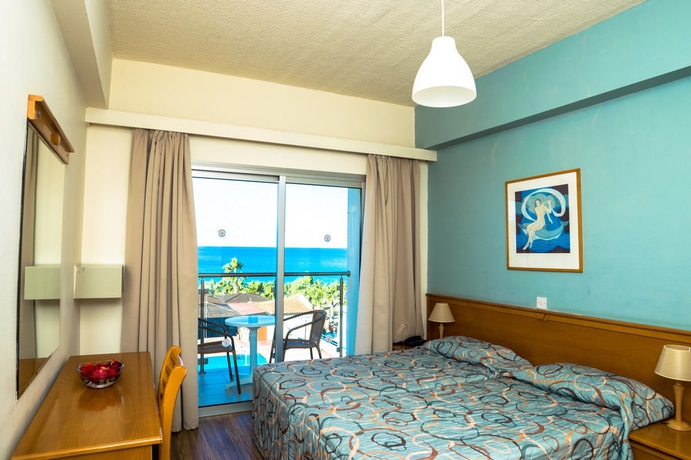 Imagen de la habitación del Hotel Helios Bay Apartments. Foto 8