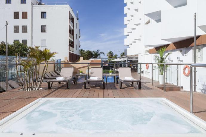 Imagen de la piscina del Hotel Helios Costa Tropical. Foto 27