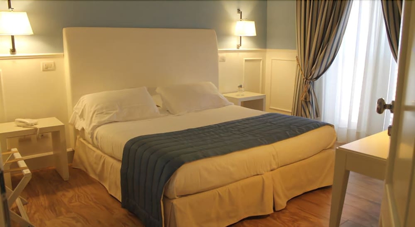 Imagen de la habitación del Hotel Helios, Crotona. Foto 7