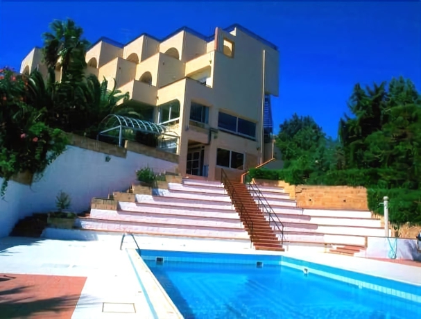 Imagen de la piscina del Hotel Helios, Crotona. Foto 14