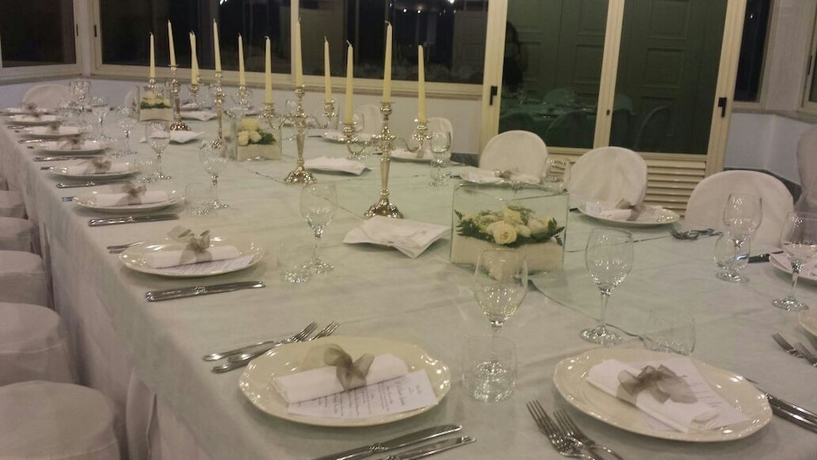 Imagen del bar/restaurante del Hotel Helios, Crotona. Foto 2