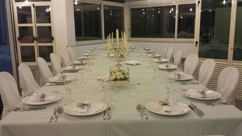 Imagen del bar/restaurante del Hotel Helios, Crotona. Foto 4