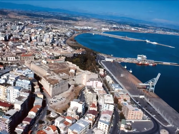 Imagen de los exteriores del Hotel Helios, Crotona. Foto 12