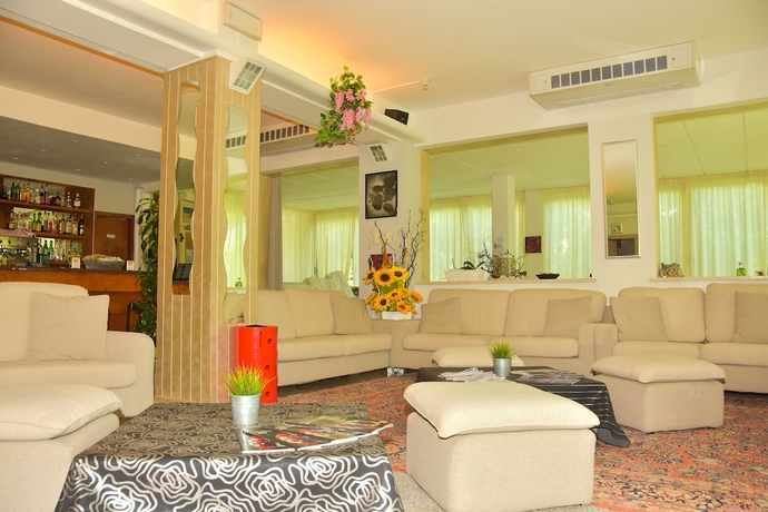 Imagen de los interiores del Hotel Helios, Milano Marittima. Foto 19