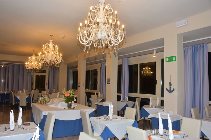 Imagen del bar/restaurante del Hotel Helios, Milano Marittima. Foto 5