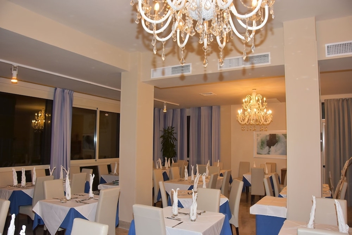 Imagen del bar/restaurante del Hotel Helios, Milano Marittima. Foto 7