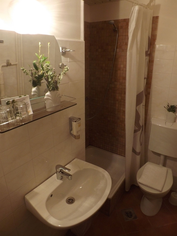 Imagen de la habitación del Hotel Helios Pension. Foto 5