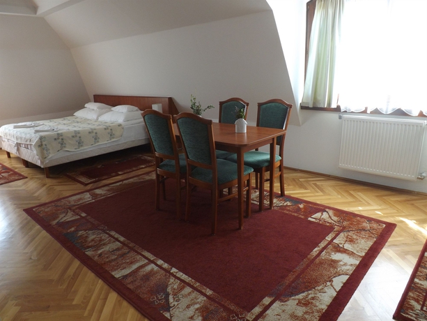 Imagen de la habitación del Hotel Helios Pension. Foto 7