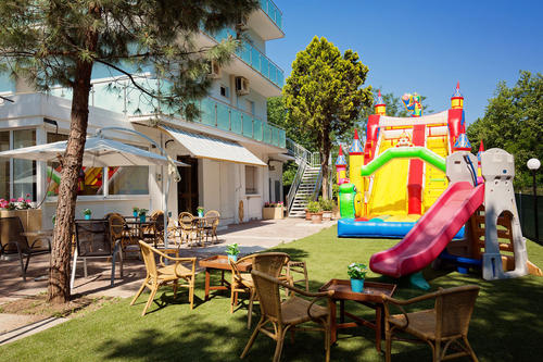 Imagen de los exteriores del Hotel Helios, Riccione. Foto 14