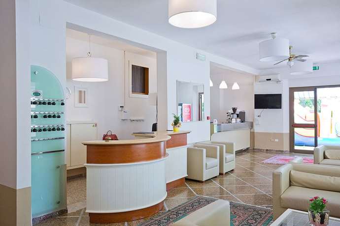 Imagen de los interiores del Hotel Helios, Riccione. Foto 16