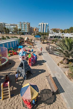 Imagen de los exteriores del Hotel Helios, Rimini. Foto 16
