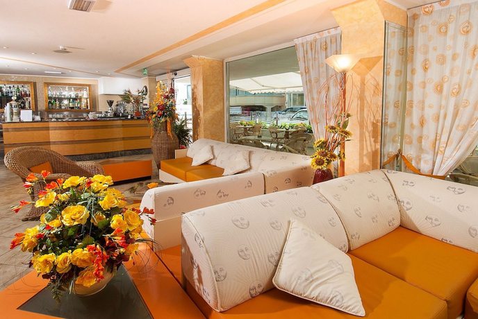 Imagen de los interiores del Hotel Helios, Rimini. Foto 18