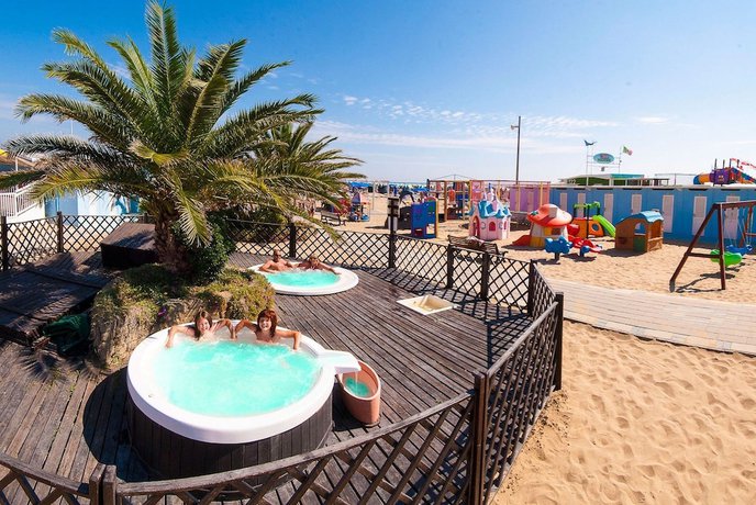 Imagen de la piscina del Hotel Helios, Rimini. Foto 20