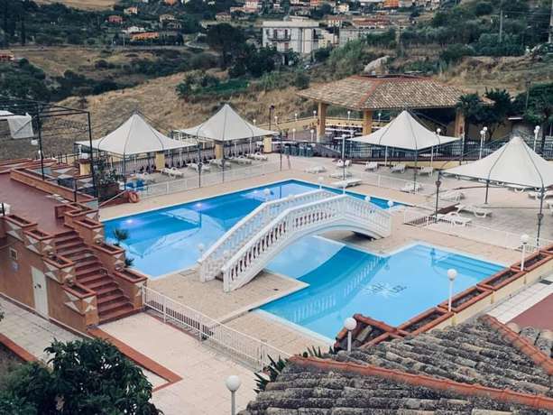 Imagen de la piscina del Hotel Helios, San Cataldo. Foto 18