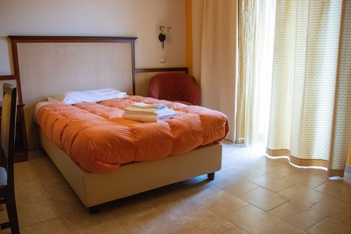 Imagen de la habitación del Hotel Helios, San Cataldo. Foto 14