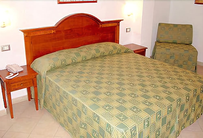 Imagen de la habitación del Hotel Helios, San Vito Lo Capo. Foto 6