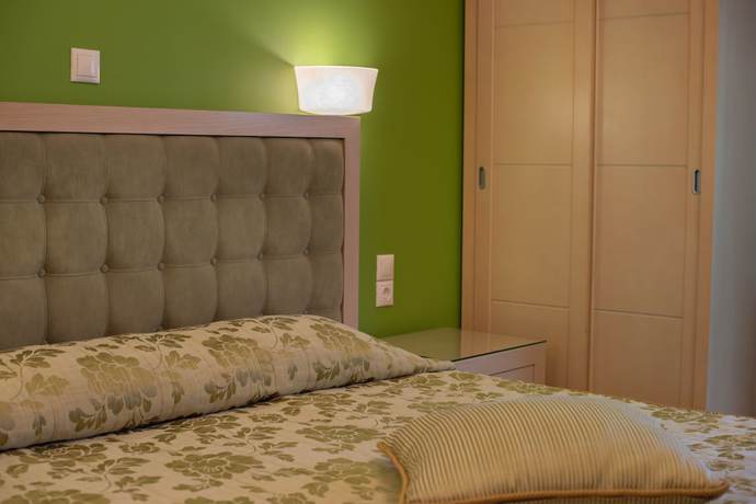 Imagen de la habitación del Hotel Heliotropes. Foto 4