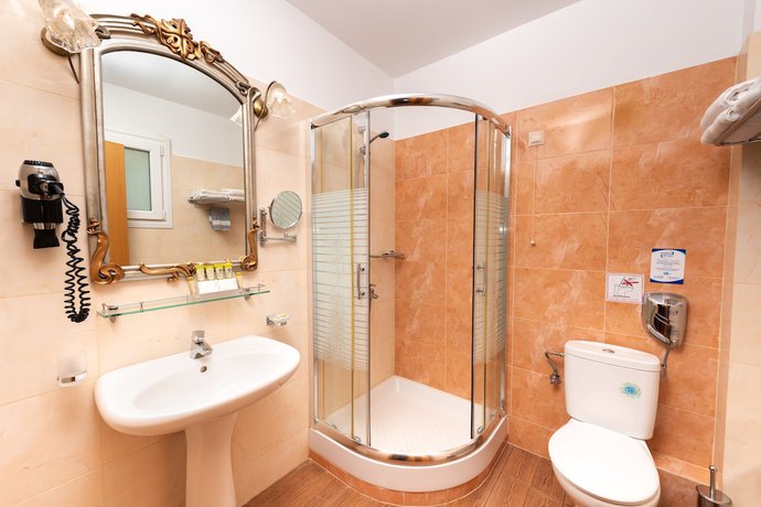 Imagen de la habitación del Hotel Heliotropes. Foto 13