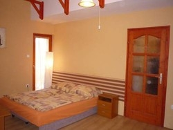 Imagen general del Hotel Hellasz Apartman. Foto 12