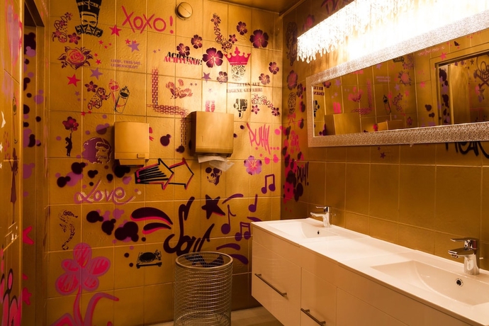 Imagen de los interiores del Hotel Hellers Twenty Four 1. Foto 15