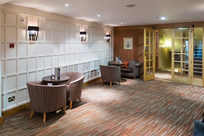 Imagen del bar/restaurante del Hotel Hellidon Lakes Golf and Spa. Foto 2