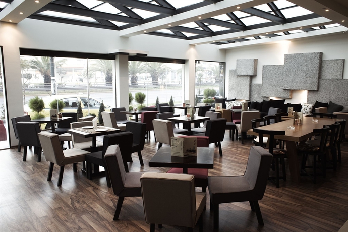 Imagen del bar/restaurante del Hotel Hellinis. Foto 3