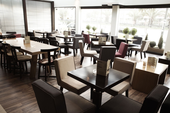 Imagen del bar/restaurante del Hotel Hellinis. Foto 10