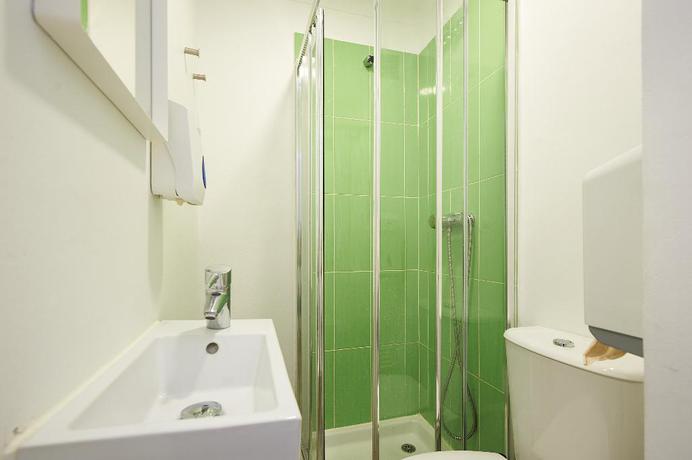 Imagen de la habitación del Hotel Hello Lisbon Santa Catarina Suites. Foto 11