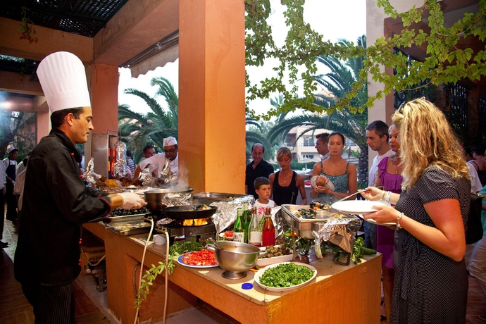 Imagen del bar/restaurante del Hotel Hello Yasmine. Foto 3