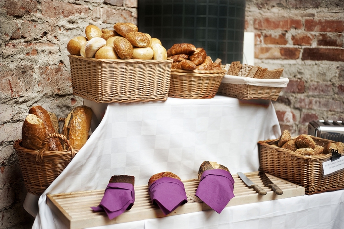 Imagen del bar/restaurante del Hotel Hellsten. Foto 4