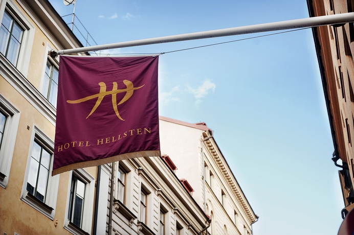 Imagen de los exteriores del Hotel Hellsten. Foto 13