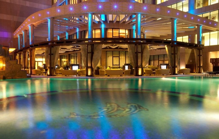 Imagen de la piscina del Hotel Helnan Landmark. Foto 19