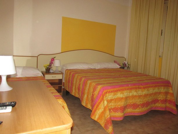 Imagen de la habitación del Hotel Helvetia, Cervia. Foto 8