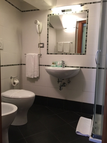 Imagen de la habitación del Hotel Helvetia, Génova. Foto 4