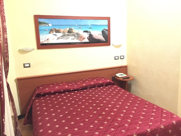 Imagen de la habitación del Hotel Helvetia, Génova. Foto 5