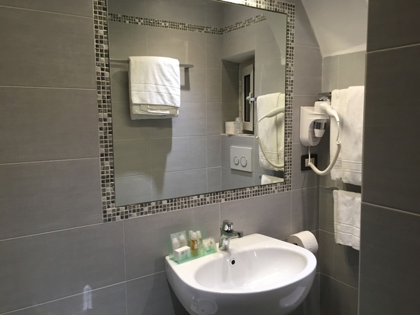 Imagen de la habitación del Hotel Helvetia, Génova. Foto 9