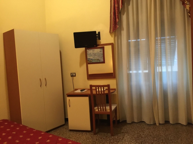 Imagen de la habitación del Hotel Helvetia, Génova. Foto 11