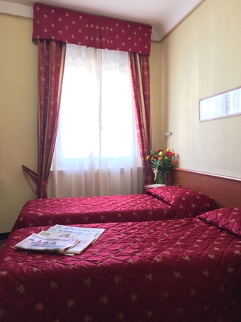 Imagen de la habitación del Hotel Helvetia, Génova. Foto 12
