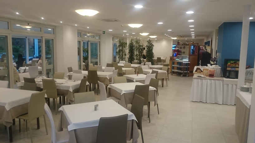 Imagen del bar/restaurante del Hotel Helvetia, Lignano Pineta. Foto 4