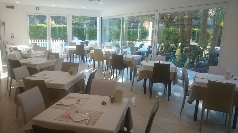 Imagen del bar/restaurante del Hotel Helvetia, Lignano Pineta. Foto 6