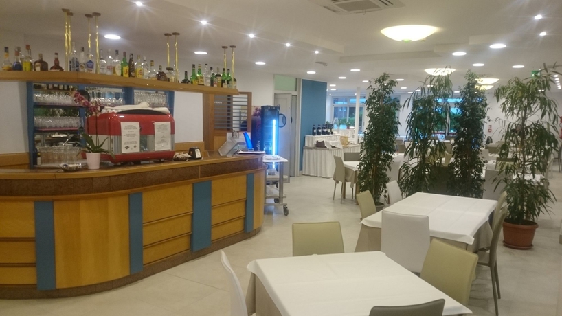 Imagen del bar/restaurante del Hotel Helvetia, Lignano Pineta. Foto 11
