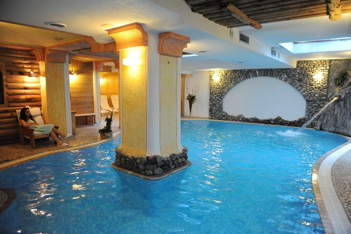 Imagen de la piscina del Hotel Helvetia, Livigno. Foto 13