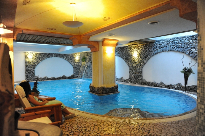 Imagen de la piscina del Hotel Helvetia, Livigno. Foto 15