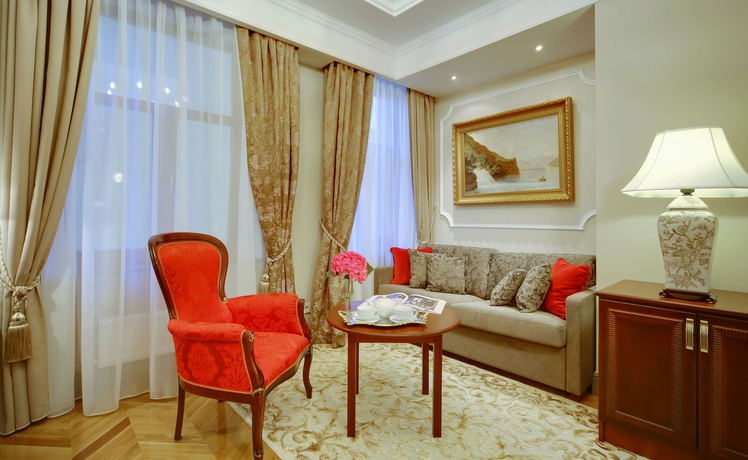 Imagen de la habitación del Hotel Helvetia, San Petersburgo. Foto 11