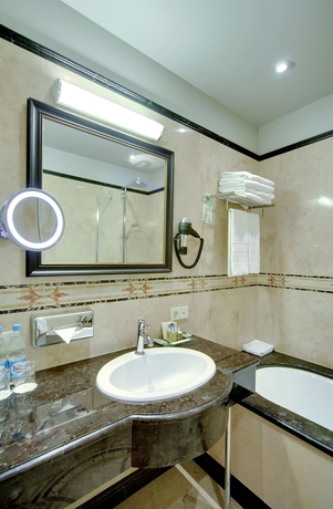 Imagen de la habitación del Hotel Helvetia, San Petersburgo. Foto 12