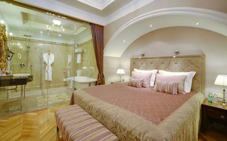 Imagen de la habitación del Hotel Helvetia, San Petersburgo. Foto 13