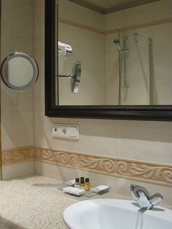 Imagen de la habitación del Hotel Helvetia, San Petersburgo. Foto 14