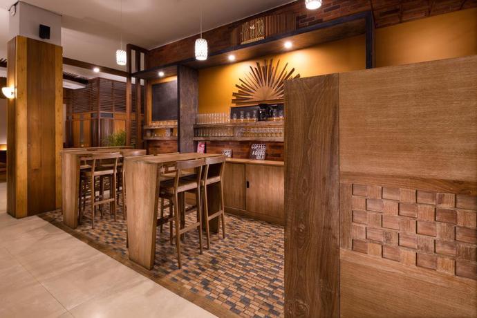 Imagen del bar/restaurante del Hotel Hemangini. Foto 2