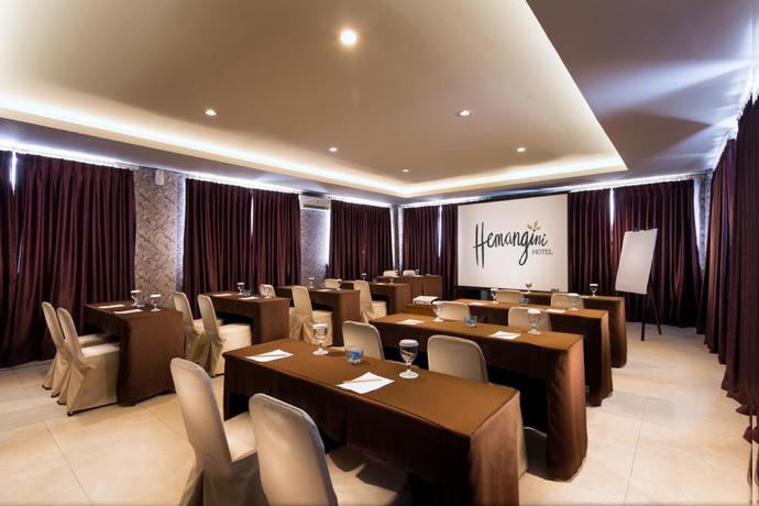 Imagen de los interiores del Hotel Hemangini. Foto 11